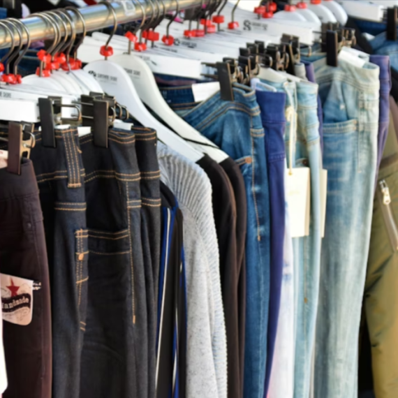 Sustainable Clothing Packaging: Materials, Compliance & Costs